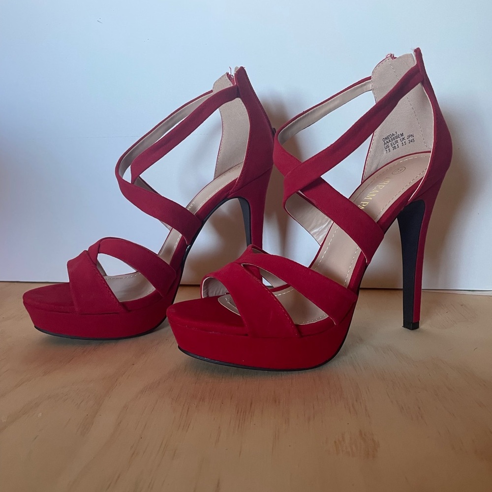 Red heels - Picture 6 of 8